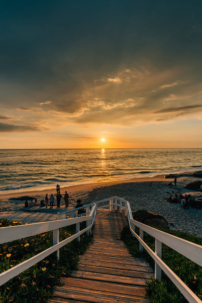 Сходи та вид на Тихий океан на заході сонця, на Винсанморе  - Фото, зображення