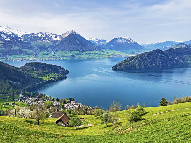 Θέα στη λίμνη της Λουκέρνη ή στην περιοχή της πόλης με το οικισμό Vitznau και τις Ελβετικές Άλπεις στο παρασκήνιο-Καντόνι της Λουκέρνη, Ελβετία - Φωτογραφία, εικόνα