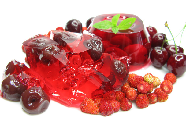 dessert de gelée de fruits avec fraise sauvage et cerise
 - Photo, image