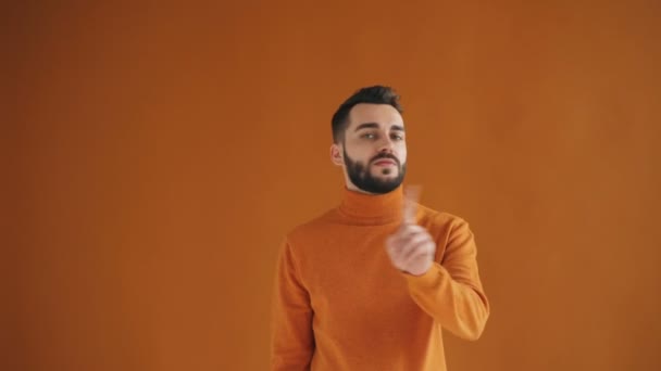 Portrait of attractive bearded guy waving finger and shaking head saying no - Video, Çekim