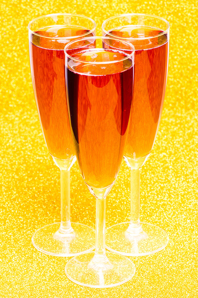 Три рожеві флейти шампанського
 - Фото, зображення