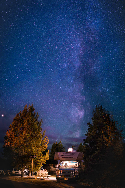 Yellowstone National Park RV Campamento Vía Láctea Galaxia
 - Foto, Imagen