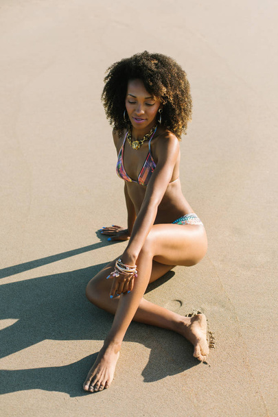 Young black brazilian woman on summer vacation at the beach - Foto, imagen
