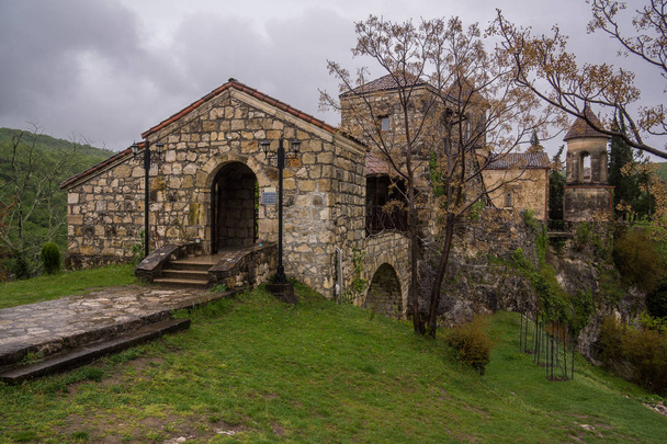 entrée du monastère de Motsameta
 - Photo, image
