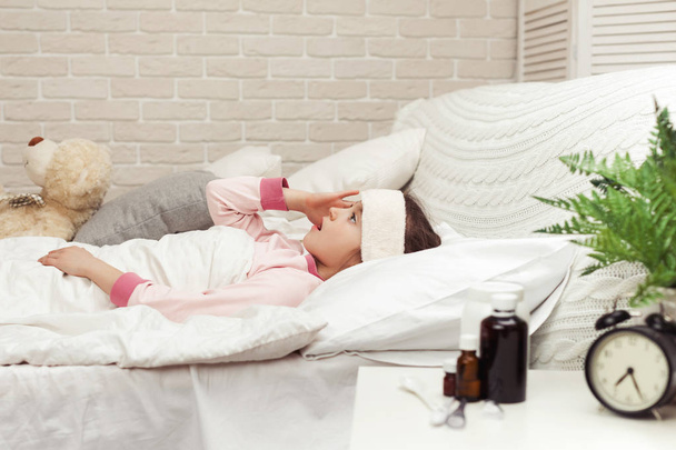 sick cold little child girl lies in bed - Fotografie, Obrázek