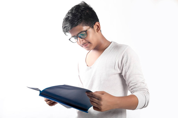 Indian collage boy in study - Foto, Bild