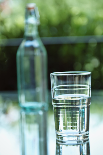 Glasses of water on the patio. - Zdjęcie, obraz