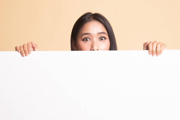 Close up of young Asian woman behind a blank sign. - Valokuva, kuva