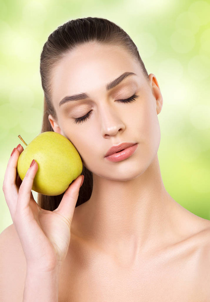 Beautiful young woman with health fresh skin and apple - Фото, зображення