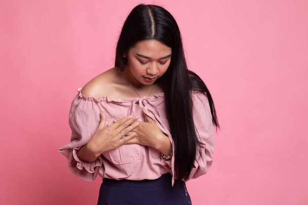 Young Asian woman got chest pain. - Photo, Image