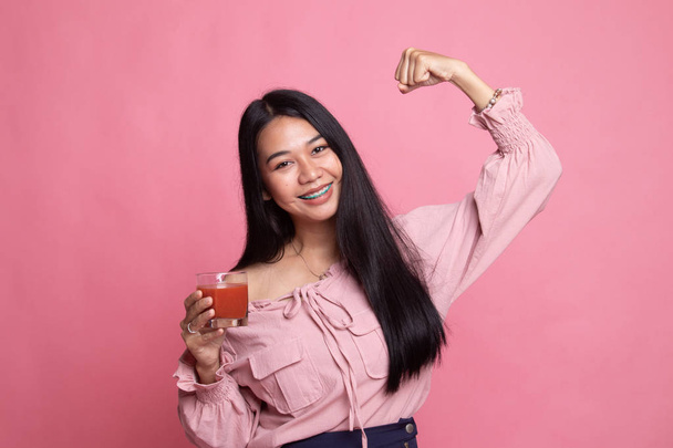 Strong healthy Asian woman with tomato juice. - Foto, Imagen