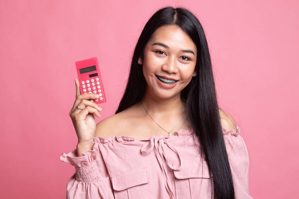 Asian woman smile with calculator. - Photo, Image