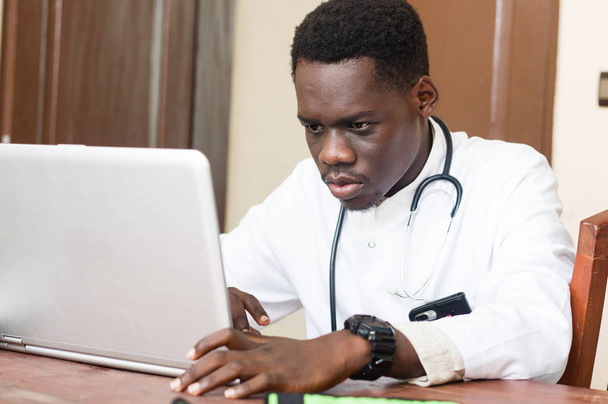 doctor with stethoscope and a laptop. - Foto, immagini
