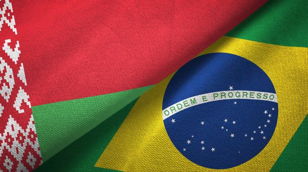 Wit-Rusland en Brazilië twee vlaggen textiel doek, stof textuur  - Foto, afbeelding