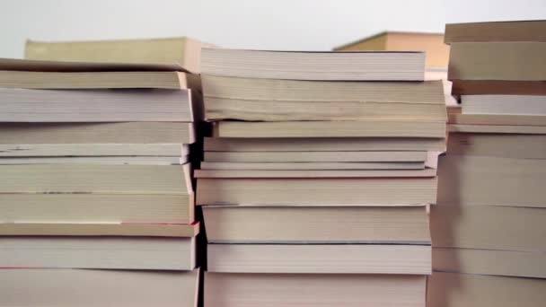 Books disappear from bookshelves - Video, Çekim