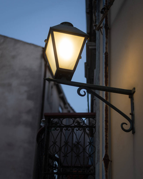 Street lamp in the city of Cres in the evening - Φωτογραφία, εικόνα