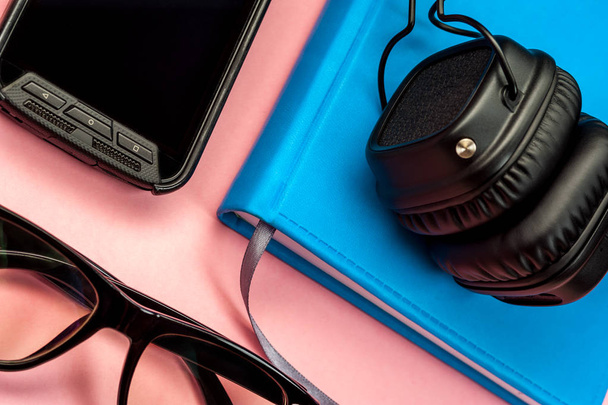 Black stylish headphones on pink background. - Foto, imagen