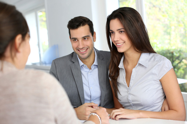 Young couple signing financial contract - Foto, imagen