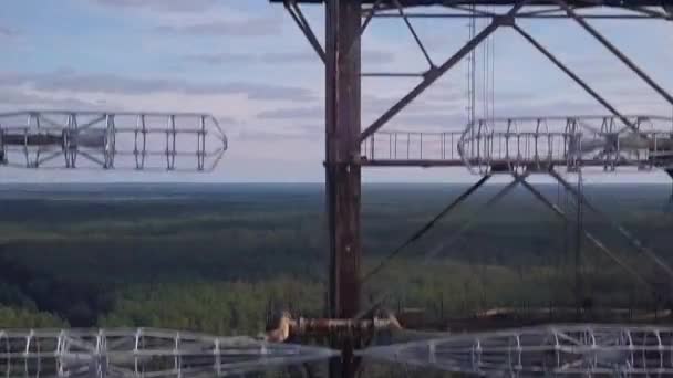 Θέα στον αέρα του στρατιωτικού ραντάρ το Arc ή το Duga στο Τσερνομπίλ. Κοντινό - Πλάνα, βίντεο