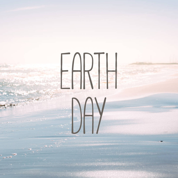 Концепция Дня Земли на берегу моря
 - Фото, изображение