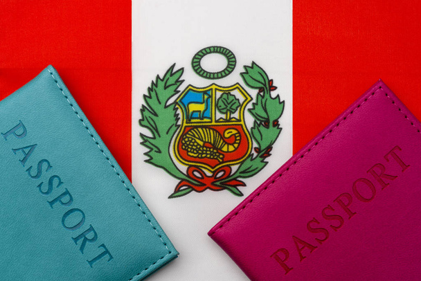 На флаге Перу есть паспорт
. - Фото, изображение