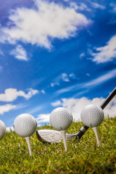 Ammattimainen golf tavaraa ruohoa
 - Valokuva, kuva