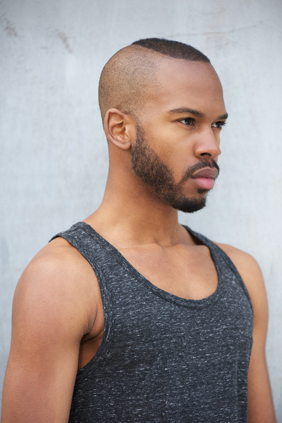 Afro-amerikai férfi divat modell modern frizura - Fotó, kép
