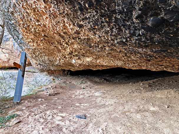Печера стеігельфагобальзам або Die Hoehle Steigelфастелібальзам на горі Рігі-Кантон Лузерне, Швейцарія - Фото, зображення