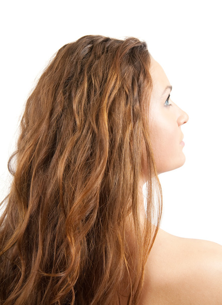 Cabeza de chica de pelo largo sobre blanco
 - Foto, imagen