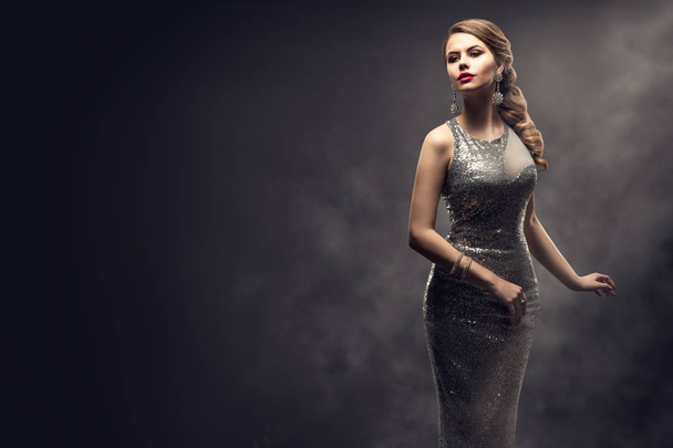Fashion Model Silver Dress, Elegant Woman in Sparkling Sexy Gown - Fotografie, Obrázek
