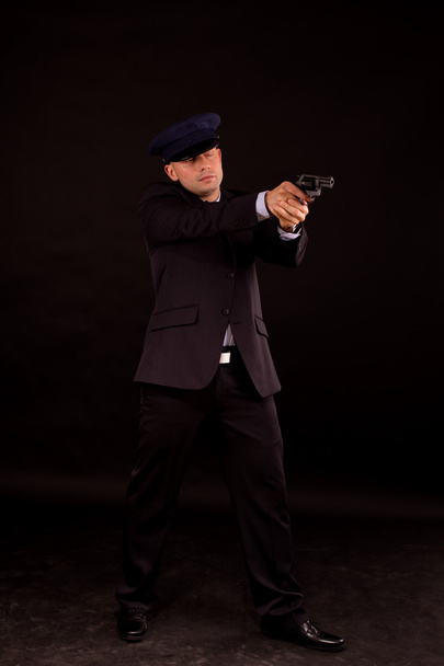 Handsome man with gun - Foto, afbeelding