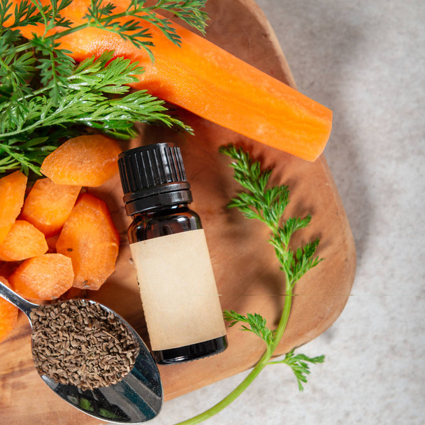 Олія насіння моркви. Чиста, природна. Ароматерапія, масаж бази масла, сонцезахисний крем - Фото, зображення