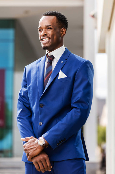 Outdoor standing portrait of a black African American business m - Foto, imagen