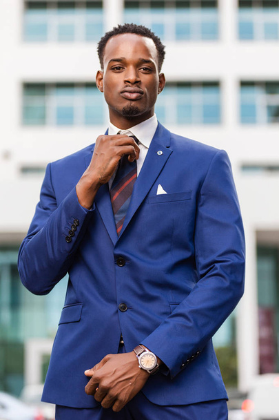 Outdoor standing portrait of a black African American business m - Foto, imagen