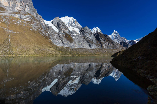 Wunderschöne Berglandschaften in der Cordillera Huayhuash, Peru, Südamerika - Foto, Bild