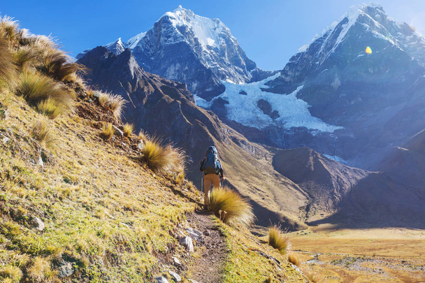 Hiking scene in Cordillera mountains, Peru - 写真・画像