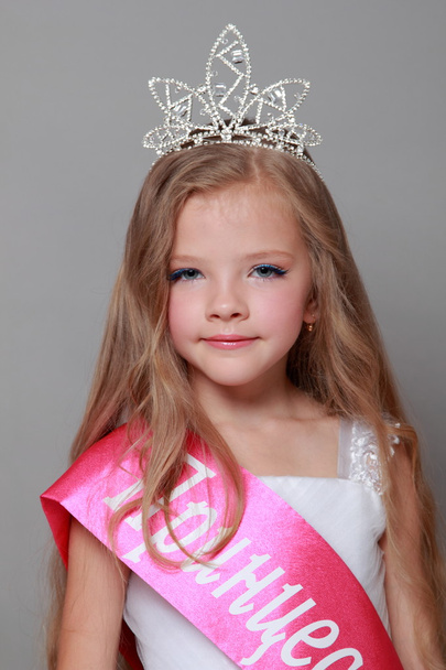 Pretty Ukrainian girl with long hair in a white princess dress with a red ribbon and the word "Princess of the country" on the Ukrainian language - Φωτογραφία, εικόνα