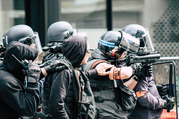 Riot we Francji - Zdjęcie, obraz