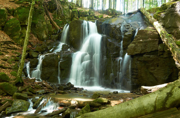 vodopád v lese - Fotografie, Obrázek
