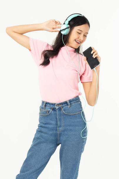 Happy asian teen passenger listening to the music with headphone - Valokuva, kuva