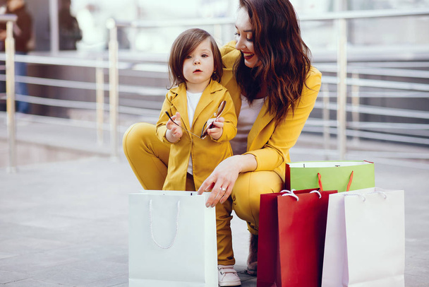Mother and daughter with shopping bag in a city - Fotografie, Obrázek
