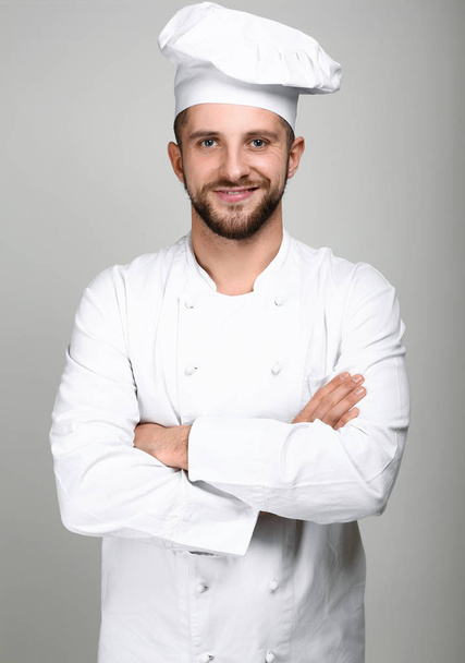 männlicher Koch auf hellem Hintergrund - Foto, Bild