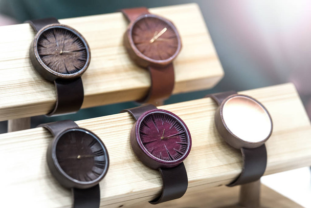 Wooden wrist watch with leather strap - Foto, Imagem