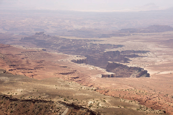 paisaje en las tierras del cañón Parque Nacional en los estados unidos de América
 - Foto, imagen