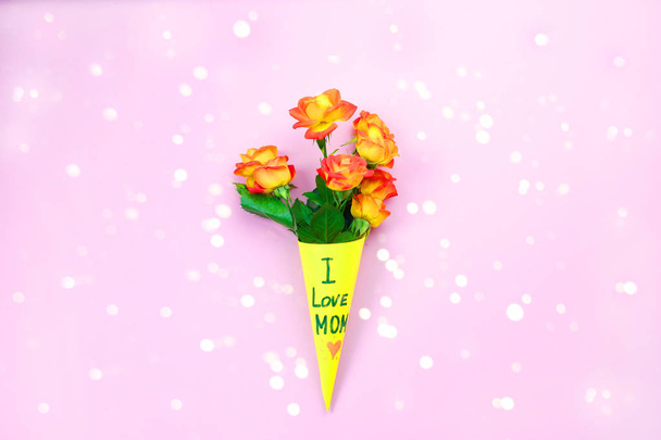 I Love my Mom concept. Flowers composition on pink background. Happy Mother's Day. Festive concept. LOVE MOM message - Fotografie, Obrázek