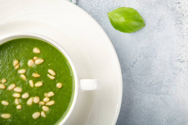 The concept of a healthy, vegetarian or dietary food: spinach soup - Foto, Imagem