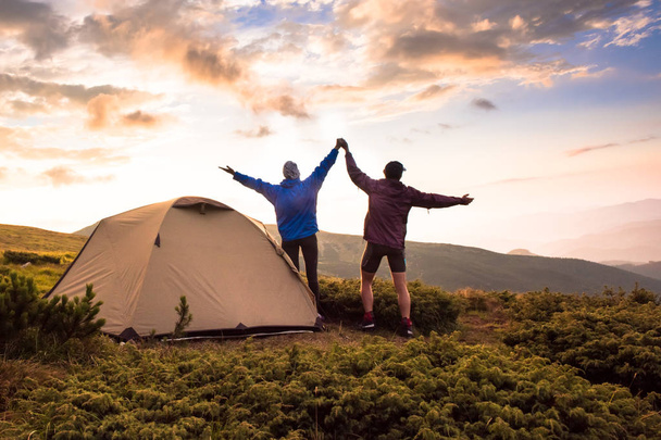 Camping and couple on the top of high mountains - Foto, Bild
