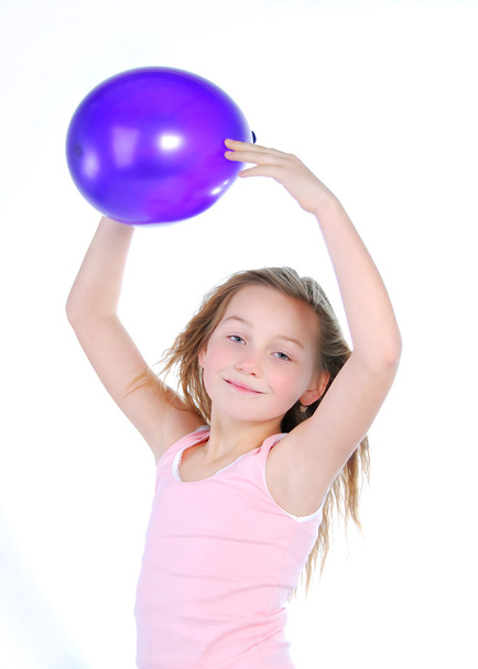 Smiling girl with a balloon - Foto, Imagen