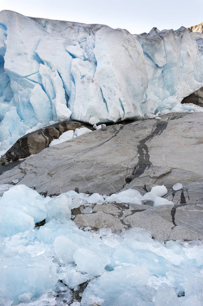 Ледник Нигардсбрин в Лаэрдале, Норвегия
 - Фото, изображение