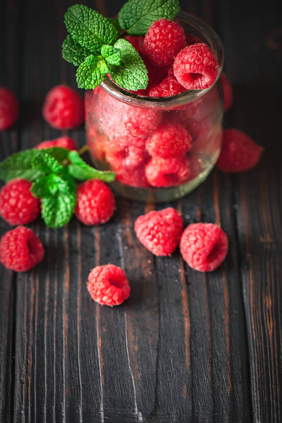 Raspberry. Raspberries in a Cup on a dark background. Summer and healthy food concept. Background with copy space. Selective focus. - Foto, Imagen